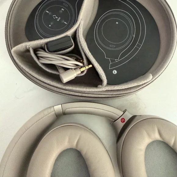 Sonynoise cancellation headphones